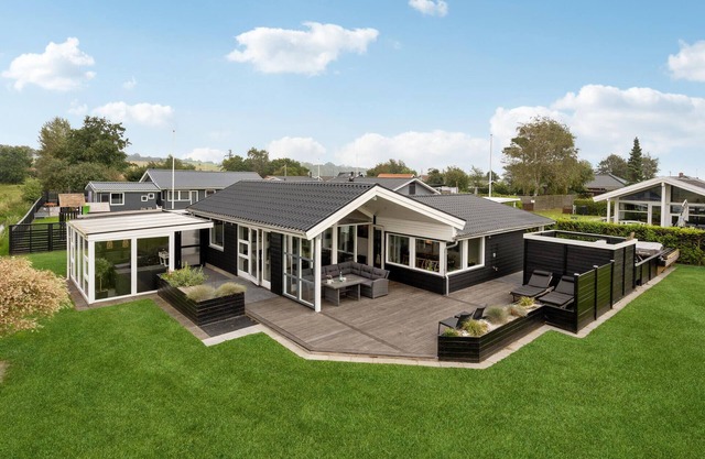 Stunning home in Broager with WiFi