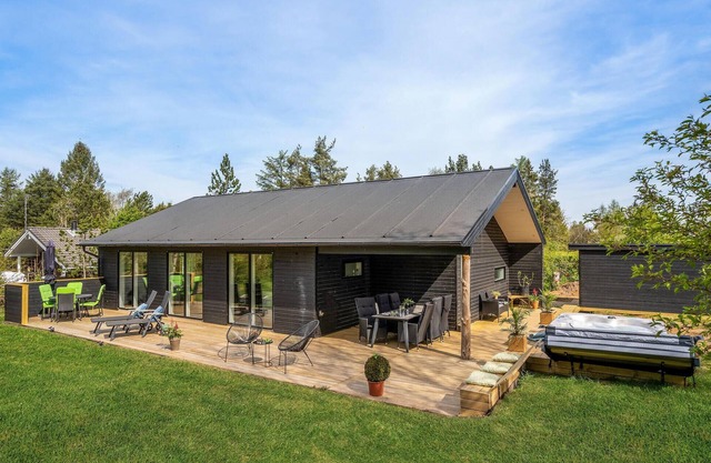 Stunning home in Fårvang with WiFi