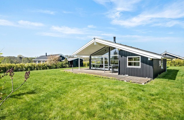 Stunning home in Frørup with kitchen