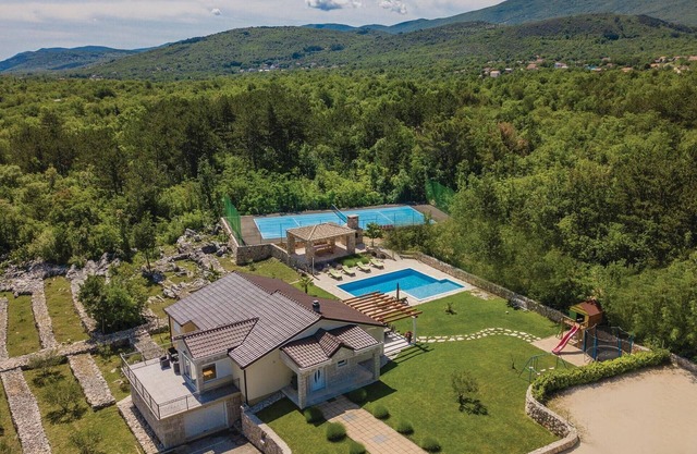Stunning home in Grubine