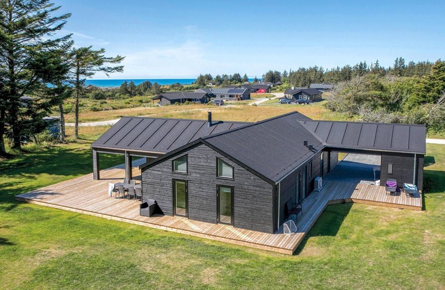 Stunning home in Hjørring with WiFi