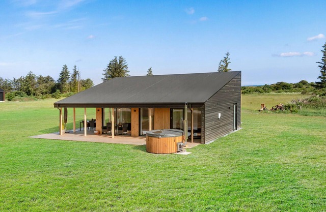 Stunning home in Hjørring with WiFi