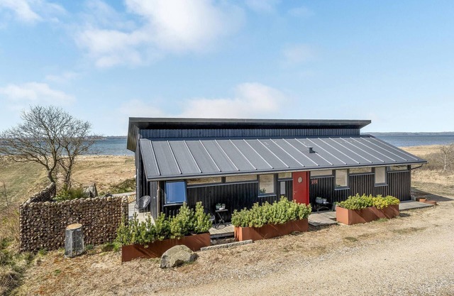 Stunning home in Højslev with kitchen