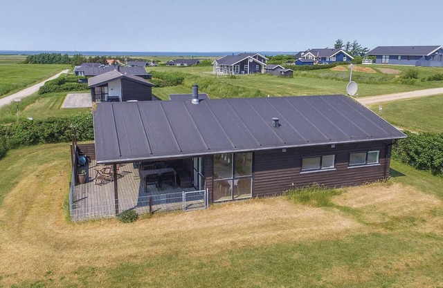 Stunning home in Lemvig with kitchen