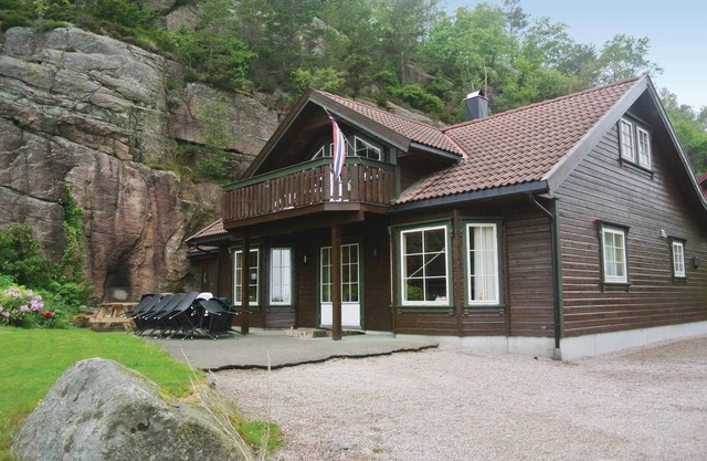Stunning home in Lindesnes with sauna