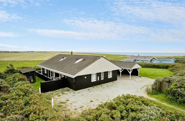 Stunning home in Løkken with WiFi