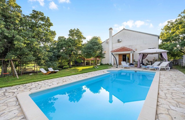 Stunning home in Lozovac