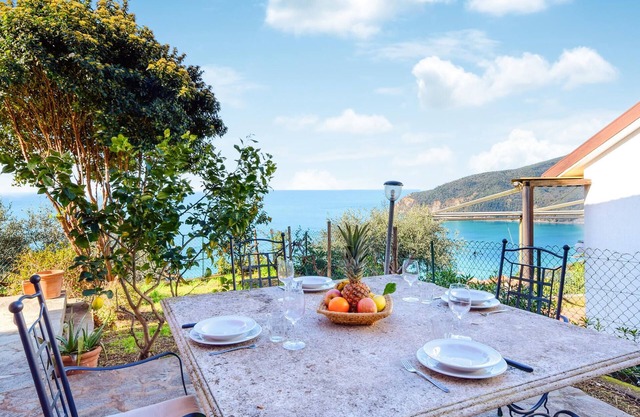 Stunning home in Moneglia with kitchen