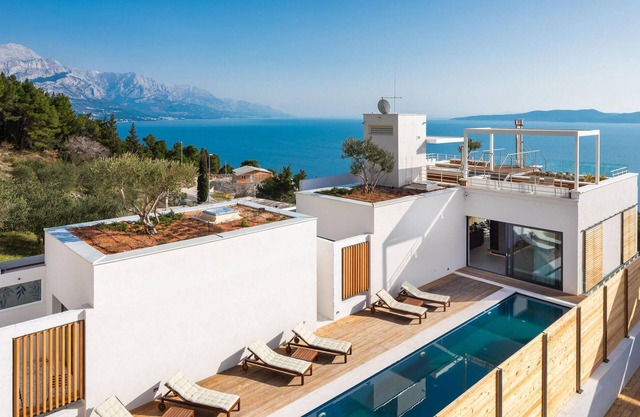 Stunning home in Omis with kitchen