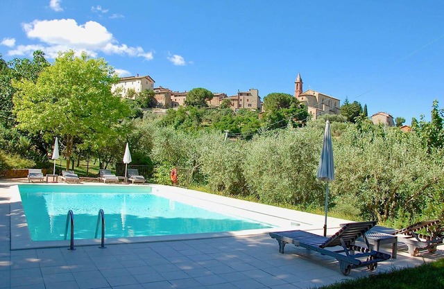 Stunning home in Paciano with kitchen
