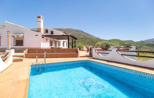 Stunning Home In Periana