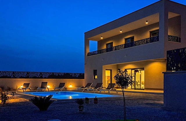 Stunning home in Pirovac