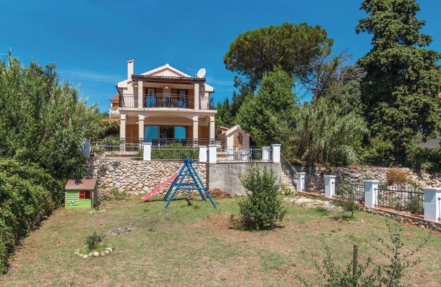 Stunning home in Preko with kitchen