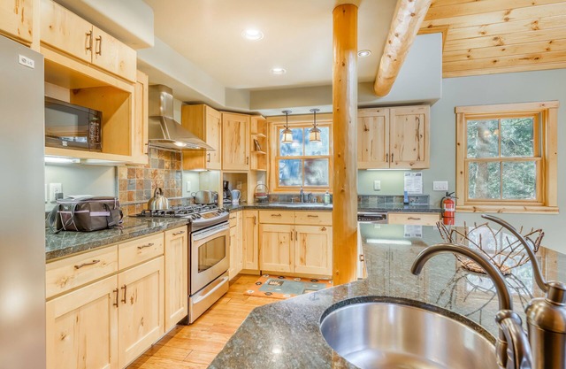 Stunning home in quiet neighborhood with 2 gas stoves