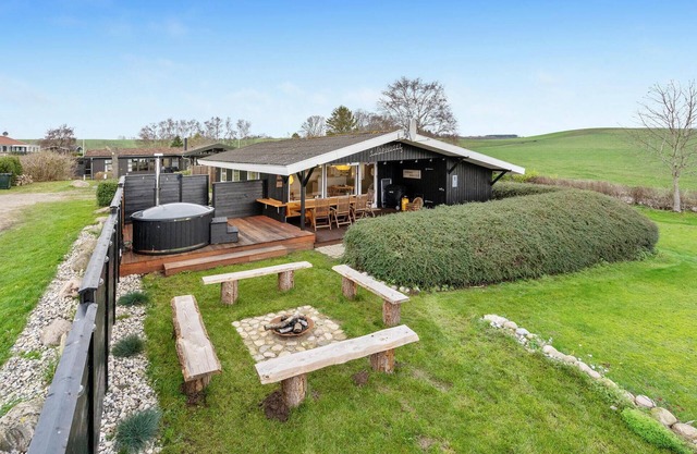Stunning home in Rønde with kitchen