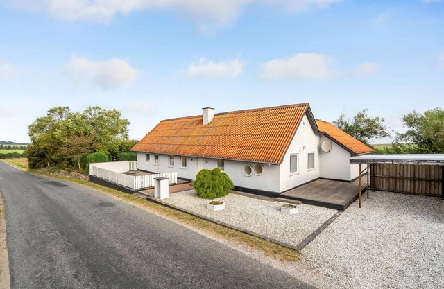 Stunning home in Spøttrup with WiFi