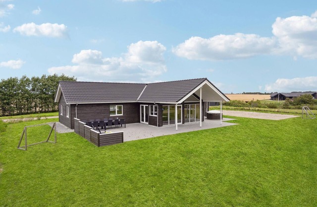 Stunning home in Spøttrup with sauna