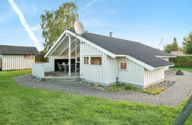 Stunning home in Strøby with WiFi