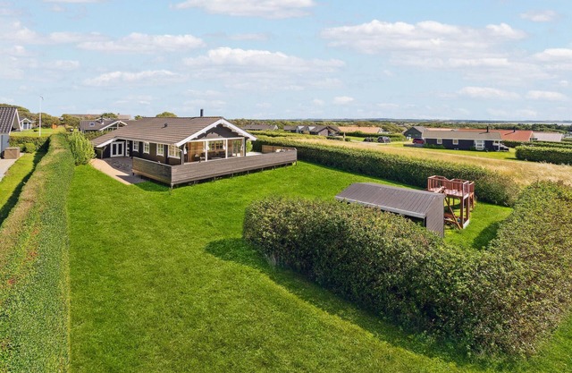 Stunning home in Vinderup with kitchen