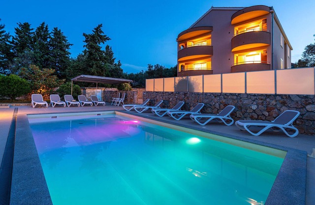 Stunning home in Zdrelac