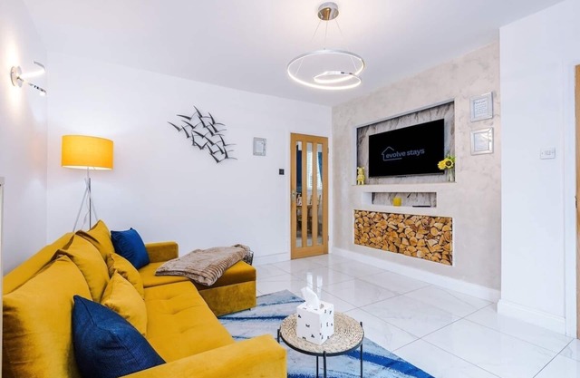 Stunning Home, Large Driveway, Sleeps 7
