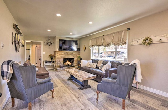Stunning home with mountain views & river access nearby