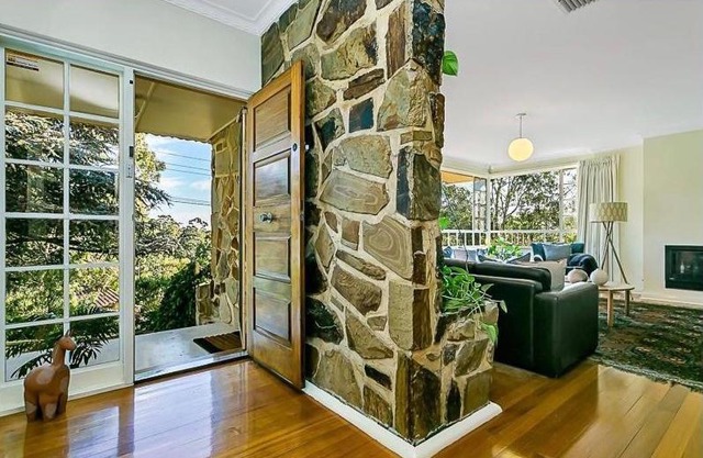 Stunning house with beautiful entertainment area!!