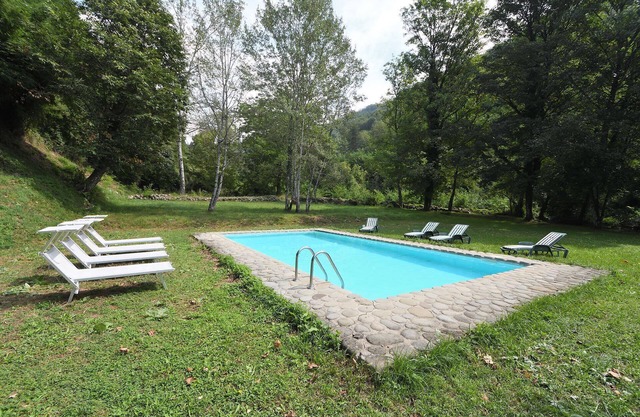 Stunning private villa for 6 guests with private pool, WIFI, TV, pets allowed and parking