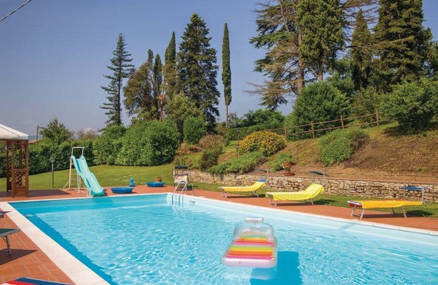 Stunning villa with WIFI, private pool, TV, patio, pets allowed, panoramic view and parking
