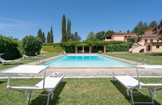Stunning private villa with WIFI, hot tub, sauna, private pool, TV, patio, panoramic view, parking