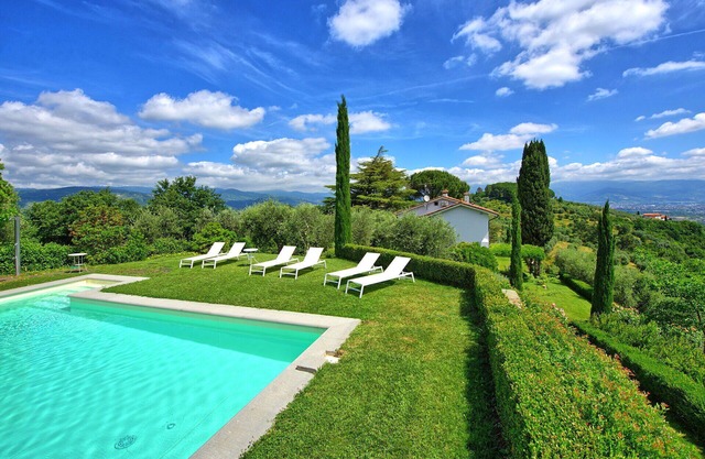 Stunning private villa with A/C, private pool, WIFI, TV, patio, panoramic view and parking