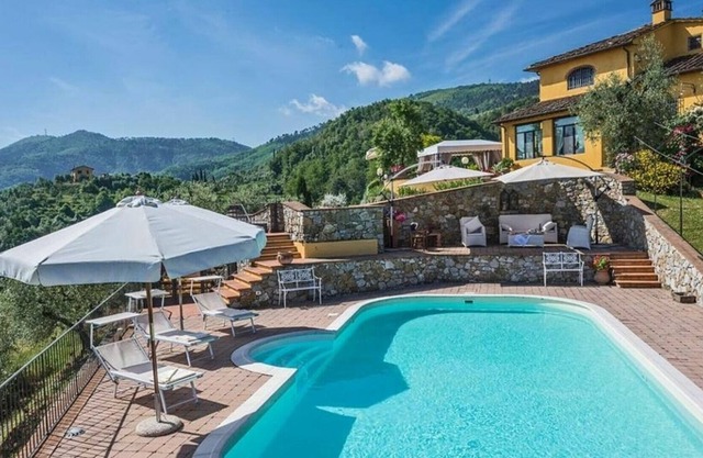 Stunning villa with swimming pool and changing room, surrounded by a park with olive trees, loca...