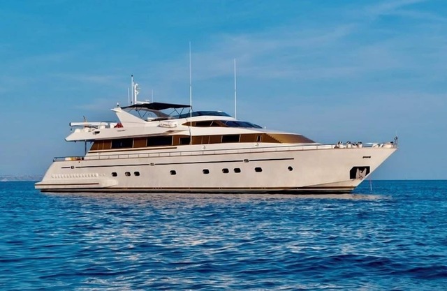 Stunning Italian Designed 11 Berth Yacht. Fully Crewed