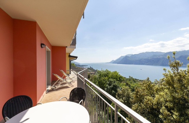 Stunning Lake Garda View - Ground Floor Apartment