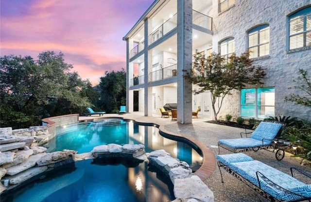 Stunning Lake Travis Lux Oasis, private estate!