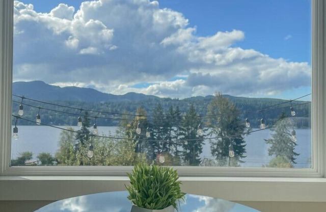 Stunning Lake View home w/southern exposure, amazing sunsets, beach access and outdoor space