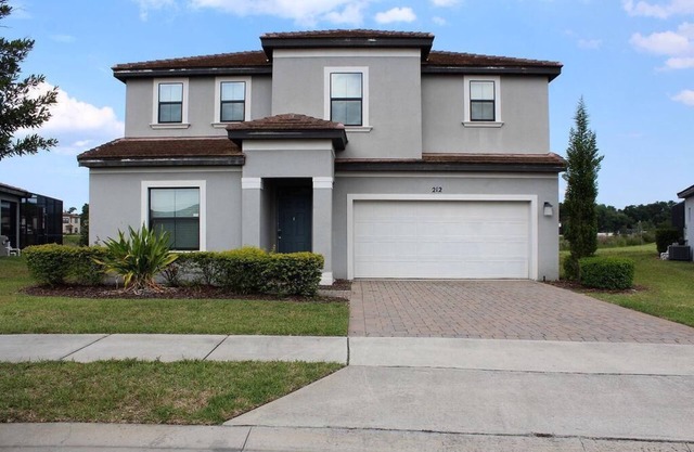 Stunning Lake View Balmoral Estate 4 Bedroom