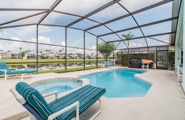 Stunning Lake View w/Pool -Disney Area -No Carpet