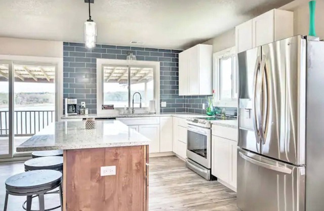 Stunning Lake Views! Lakefront 3BR 2BA Sleeps 12