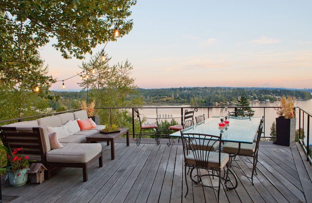 Stunning Lake Washington and Mount Rainier Views! Access to shared waterfront!