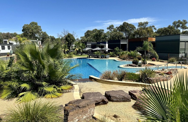 Stunning lakeside 3 bedroom villa in river front resort with pool and boat ramp