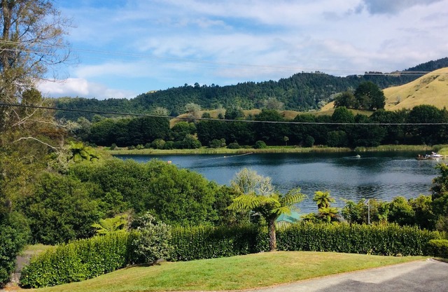 Stunning Large Apartment overlooking Lake Okareka