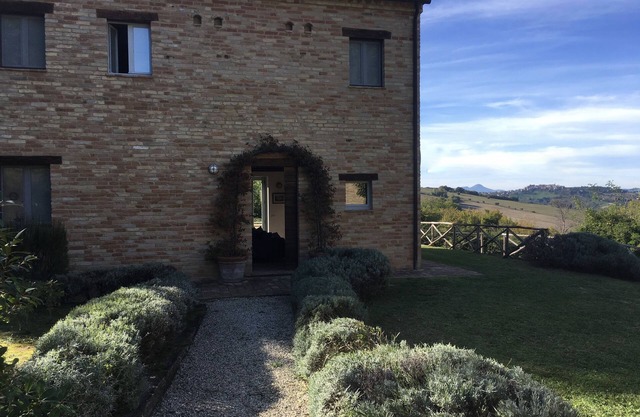 Stunning Le Marche 4 double bedroom farmhouse with private pool.