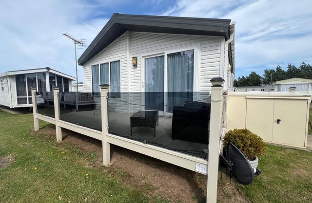 Stunning lodge boasting large decking area at California Cliffs ref 50008L