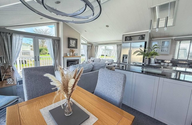 Stunning lodge with decking at Manor Park near Hunstanton Beach ref 23066W