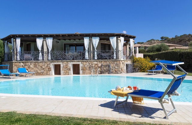 Stunning luxury villa with pool and spacious garden 50 meters to the beach