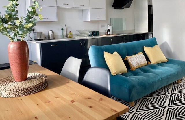 Stunning Modern Seaside Apartment in Leigh-on-Sea