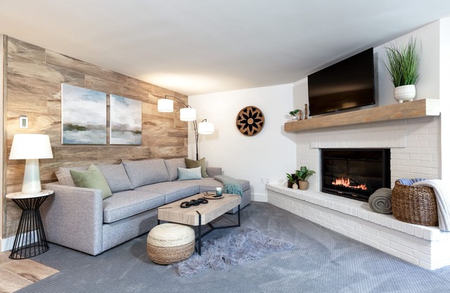 Stunning & Modern Family-Friendly Slopeside Retreat in the Heart of Snowmass!