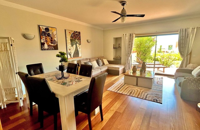 Stunning Modern 2bed Apartment! GroundFloor Pool Central Location AirCon 2Patios