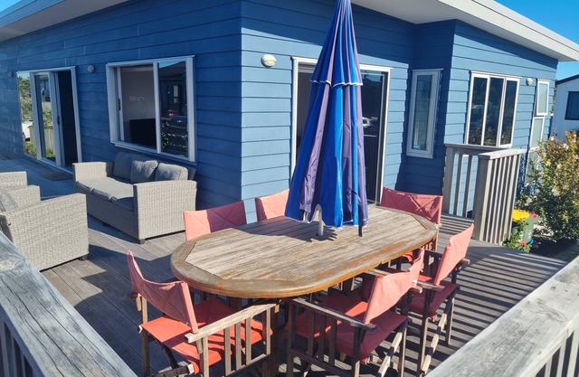 Stunning modern beach house 5 minutes walk from the beach